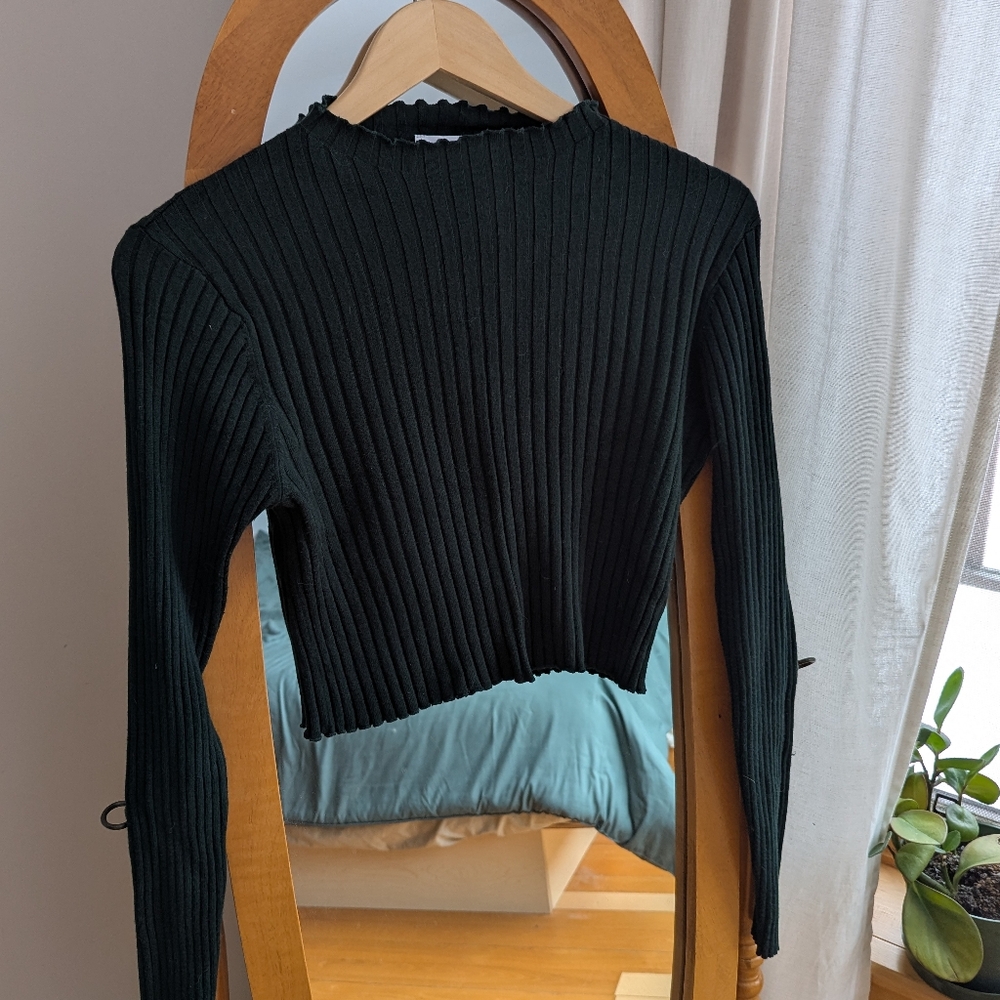 ✨ Twik - Dark green ribbed long sleeve cropped top